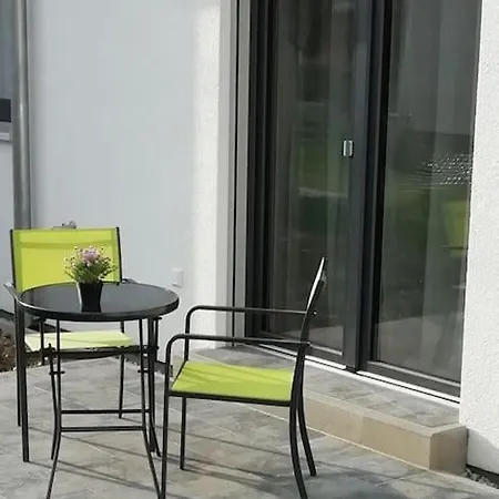 Premium Mit Terrasse